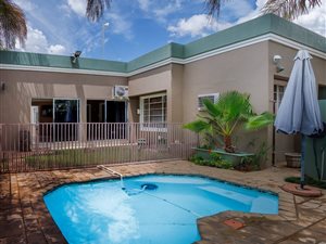 4 Bed House in Upington