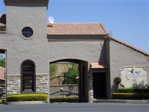 1 Bed Apartment in Pineslopes
