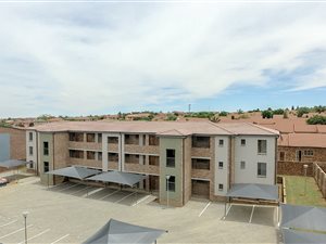 2 Bed Apartment in Rooihuiskraal North