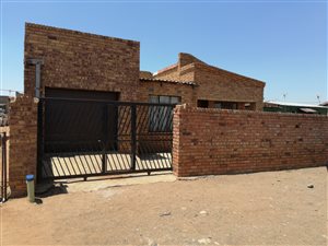 2 Bed House in Etwatwa