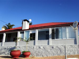 2 Bed House in Mossel Bay Central