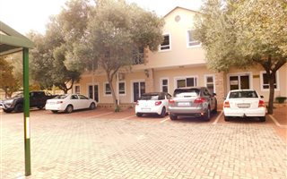 120 m² Office Space in Clubview