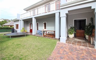 6 Bedroom House in Leisure Isle