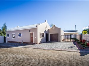 3 Bed Townhouse in Oudtshoorn Central
