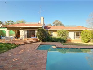 4 Bed House in Bryanbrink