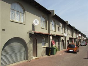 3 Bedroom Duplex in Verwoerdpark