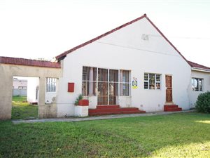 6 Bed House in Greenfields
