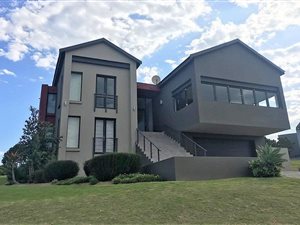 4 Bed House in Oubaai and surrounds