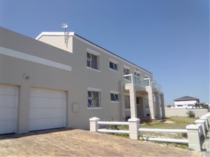 6 Bedroom House in Pelikan Park