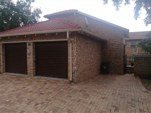 3 Bed Townhouse in Honeydew Manor
