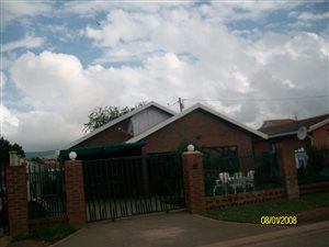 2 Bedroom House in Mpophomeni