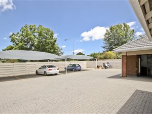 350 m² Commercial space in Lyndhurst
