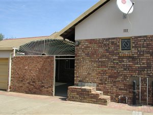 3 Bed Apartment in Elandsrand