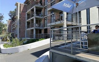 2 Bedroom Apartment in Onder Papegaaiberg