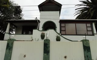 3 Bedroom House in Kensington