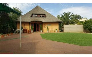 3 Bedroom House in Flamwood