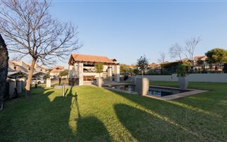 2 Bedroom Apartment in Fourways