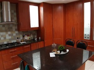 4 Bed House in Panorama