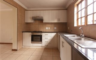 3 Bedroom House in Olympus AH