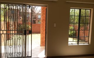 2 Bedroom Townhouse in Mooikloof Estate
