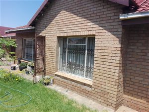 4 Bed House in Flora Park