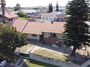 4 Bed House in Parkside