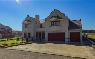 5 Bedroom House in Boschkop