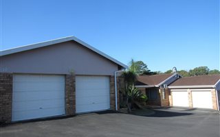 3 Bedroom Townhouse in Uvongo