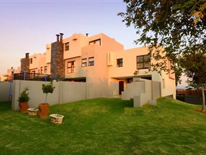 2 Bed Townhouse in Lombardy Estate