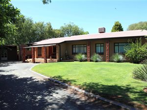 4 Bed House in Vanderkloof