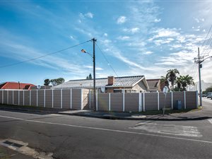 4 Bed House in Grassy Park