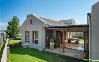 3 Bedroom House in Kelderhof Country Village