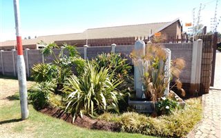 2 Bedroom House in Krugersdorp North