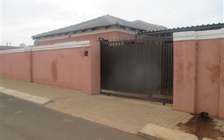 2 Bedroom House in Bram Fisherville