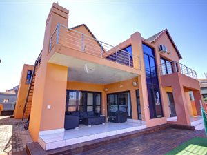 4 Bedroom House in Strubens Valley