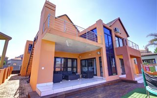 4 Bedroom House in Strubens Valley