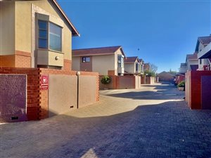 3 Bed Townhouse in Universitas