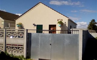 2 Bedroom House in New Macassar Village