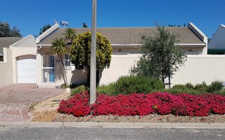 3 Bedroom House in Klein Nederburg