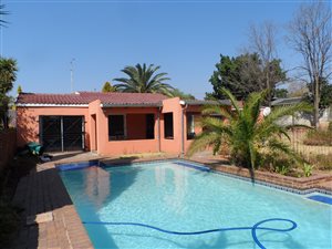 4 Bed House in Weltevreden Park