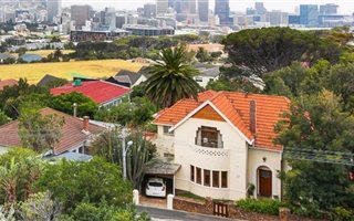 5 Bedroom House in Vredehoek