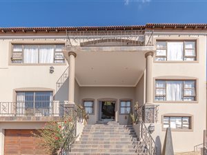 4 Bed House in Constantia Kloof