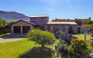3 Bedroom House in Bettys Bay
