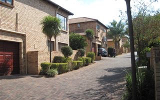 3 Bedroom Townhouse in Ruimsig