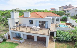 4 Bedroom House in St Francis Bay