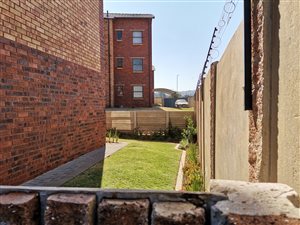 2 Bed Apartment in Olifantsvlei
