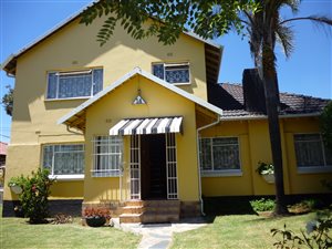 6 Bed House in Robertsham