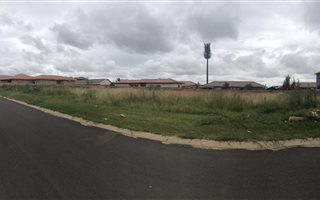 1200 m² Land available in Aerorand