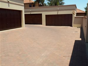 3 Bed Duplex in Eldoglen