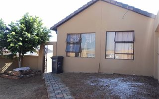 2 Bedroom House in Lotus Gardens